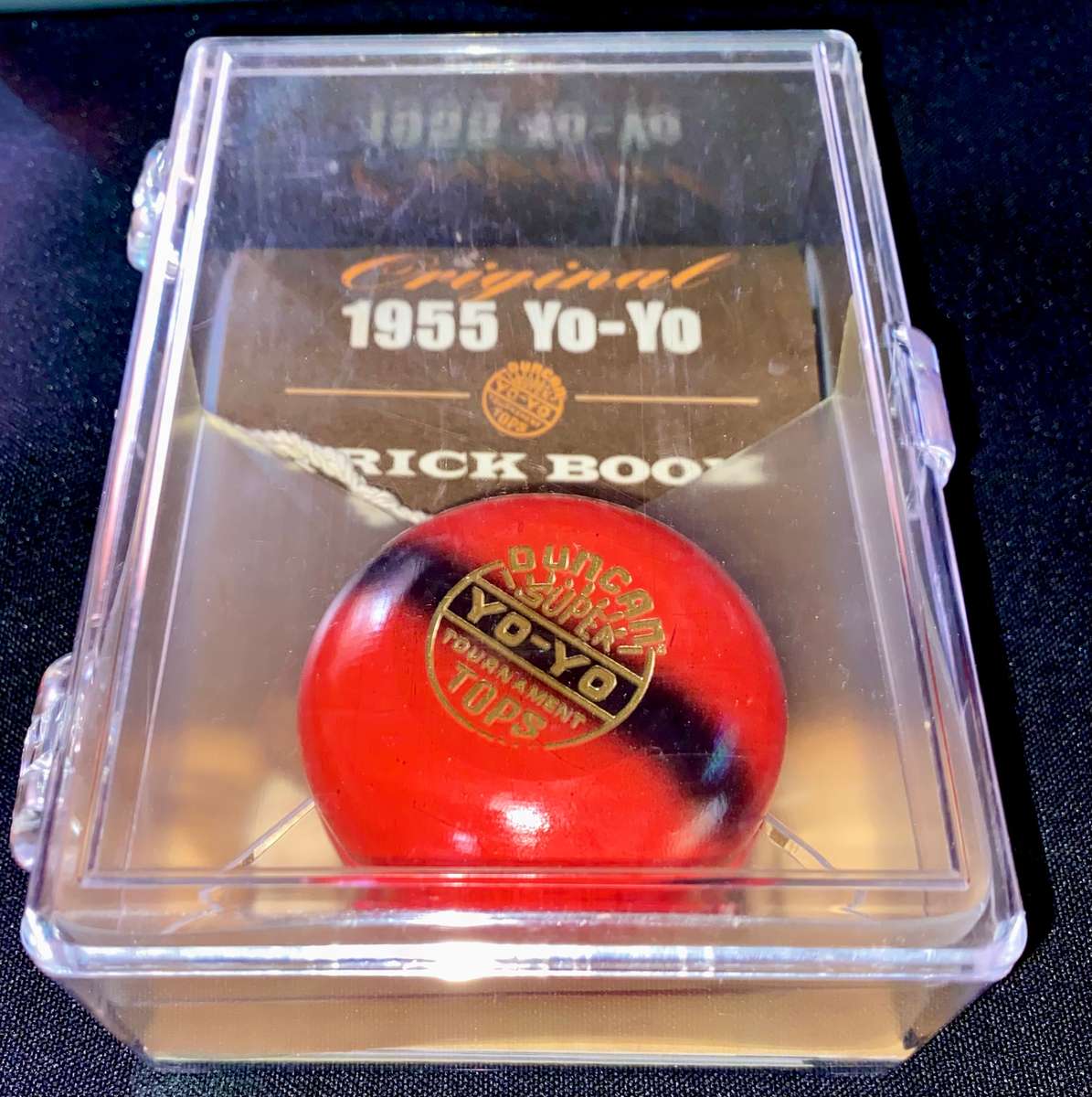 VINTAGE 1955 DUNCAN WOODEN YO-YO SUPER TOURNAMENT TOPS IN PROTECTIVE CASE STILL SEALED & TRICK BOOK