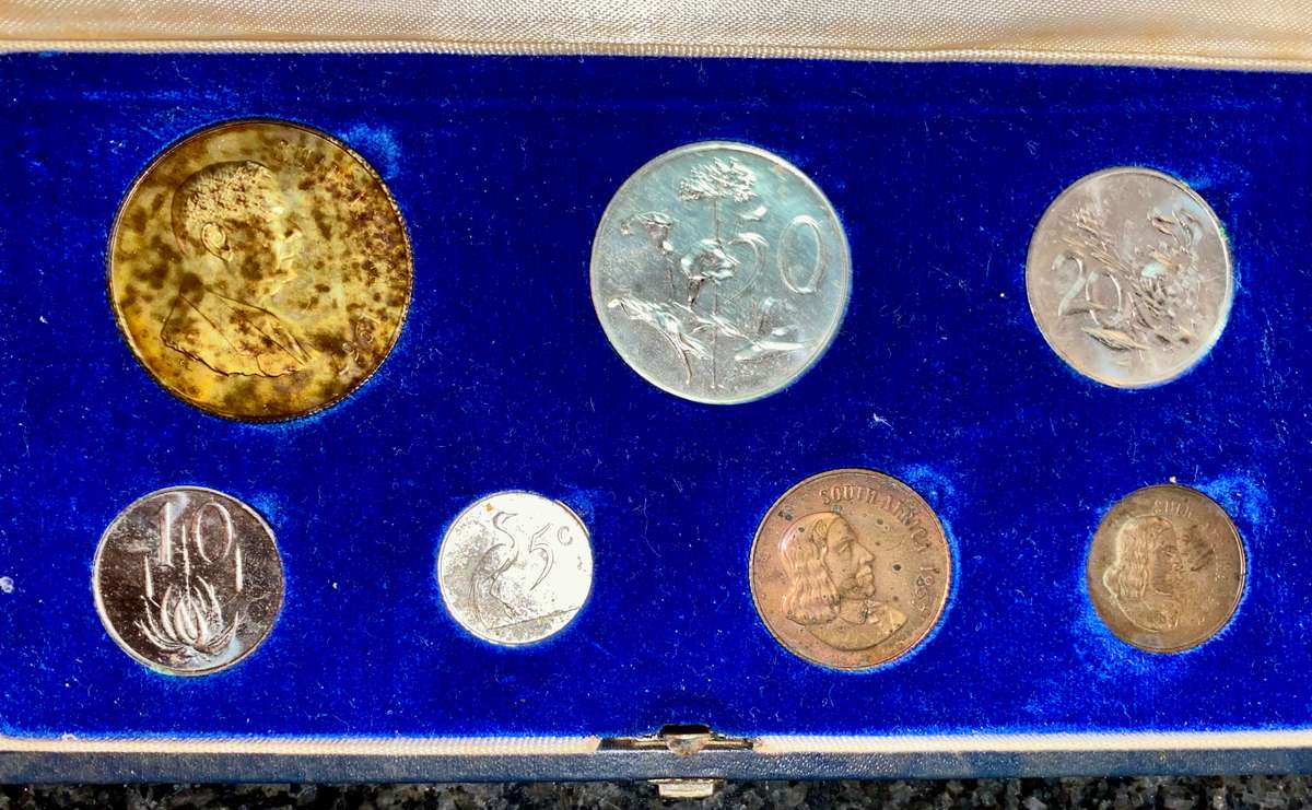 SOUTH AFRICA PROOF SET SILVER R1 TO 1 CENT -- 1967 AFRIKAANS GOLD TONING -- IN BLUE SA MINT BOX