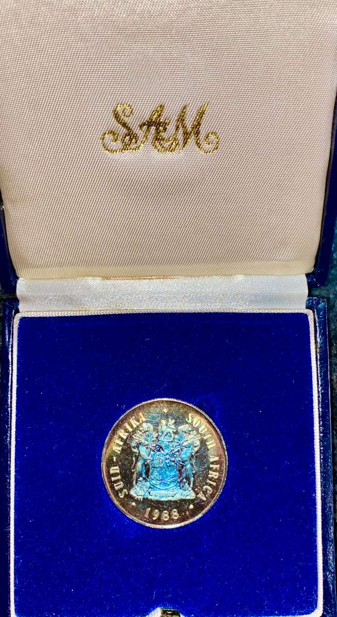 SOUTH AFRICA SILVER PROOF R1 AMAZING BLUE TONING --1988-- BARTHOLOMEW DIAS IN SA MINT BOX