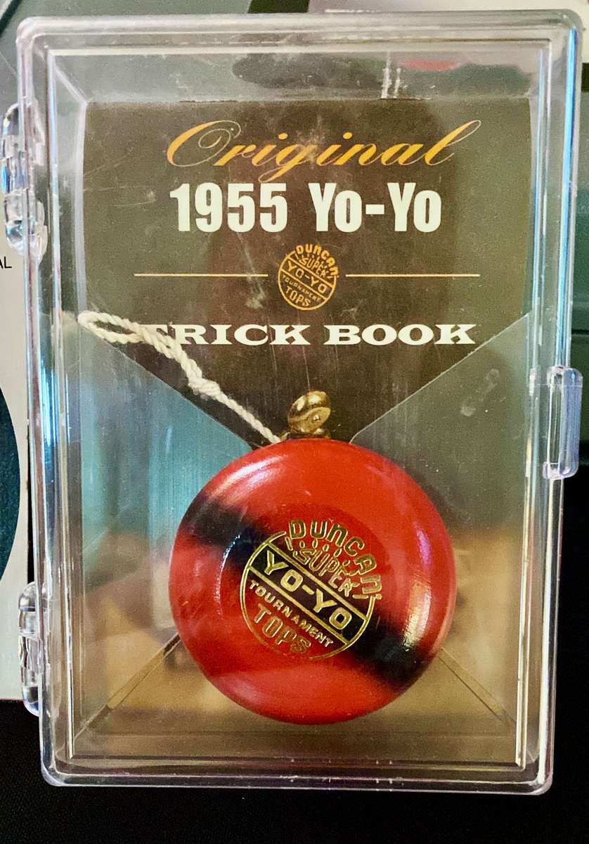 VINTAGE 1955 DUNCAN WOODEN YO-YO SUPER TOURNAMENT TOPS IN PROTECTIVE CASE STILL SEALED & TRICK BOOK
