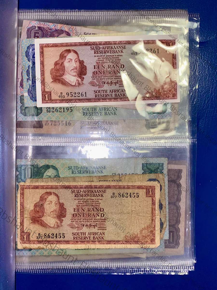 BANKNOTE COLLECTION SOUTH AFRICA & INTERNATIONAL IN FOLDER 17 NOTES IN TOTAL(1 BID TAKES ALL)
