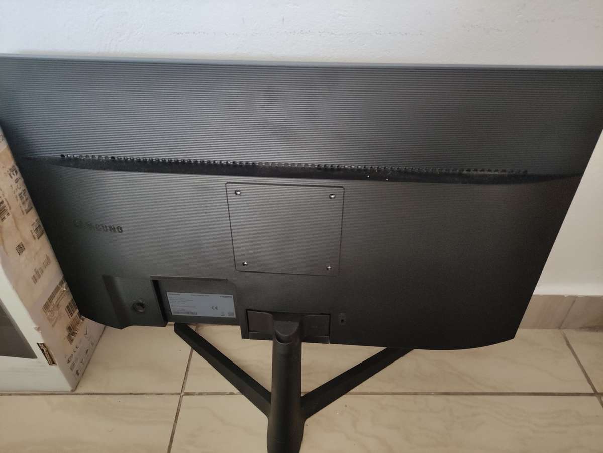 Samsung 27-Inch FHD IPS Flat Monitor