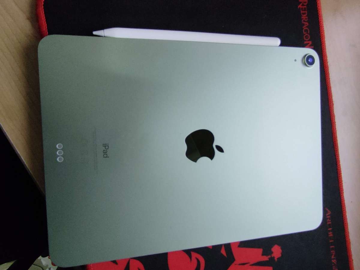 iPad Air (10.9-inch, 2020, 4th Generation) 64GB Wi-Fi + Pencil