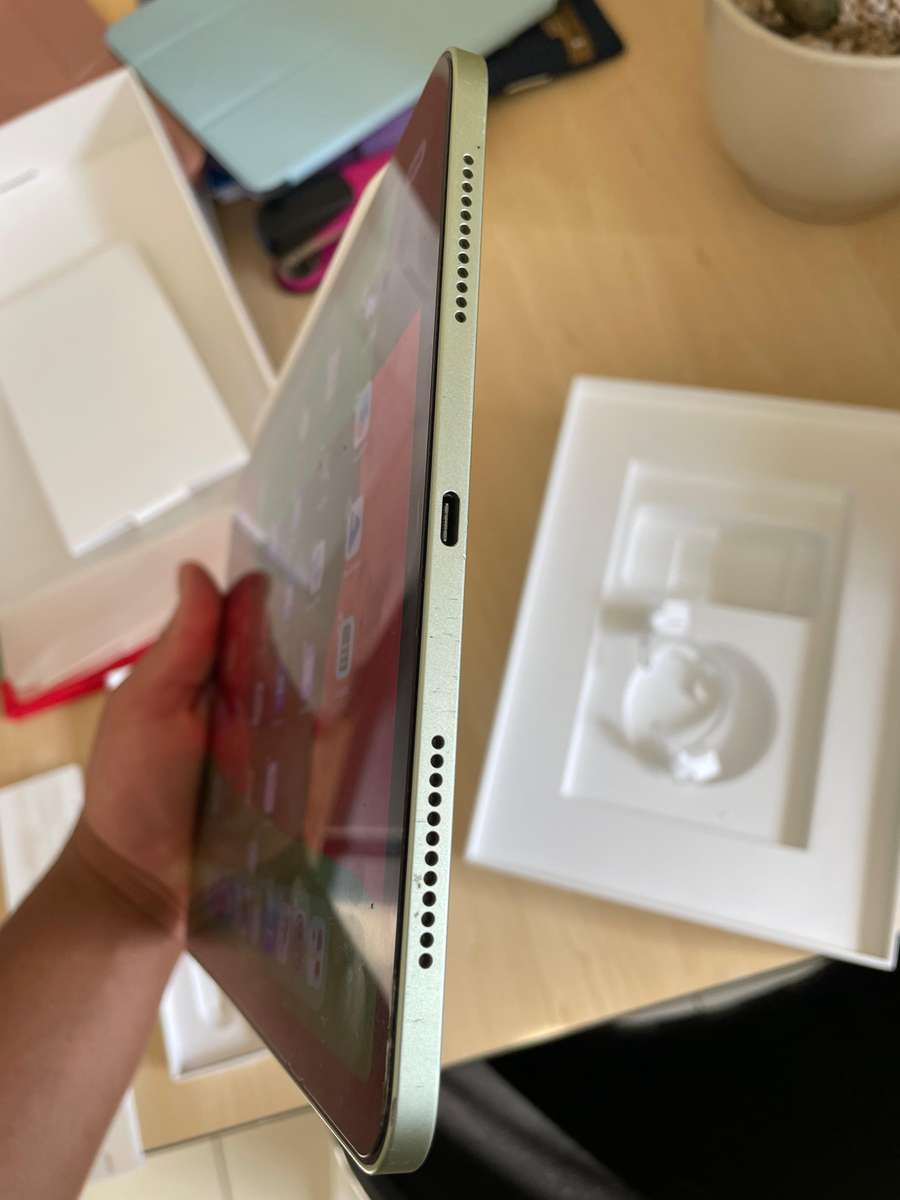 iPad Air (10.9-inch, 2020, 4th Generation) 64GB Wi-Fi + Pencil