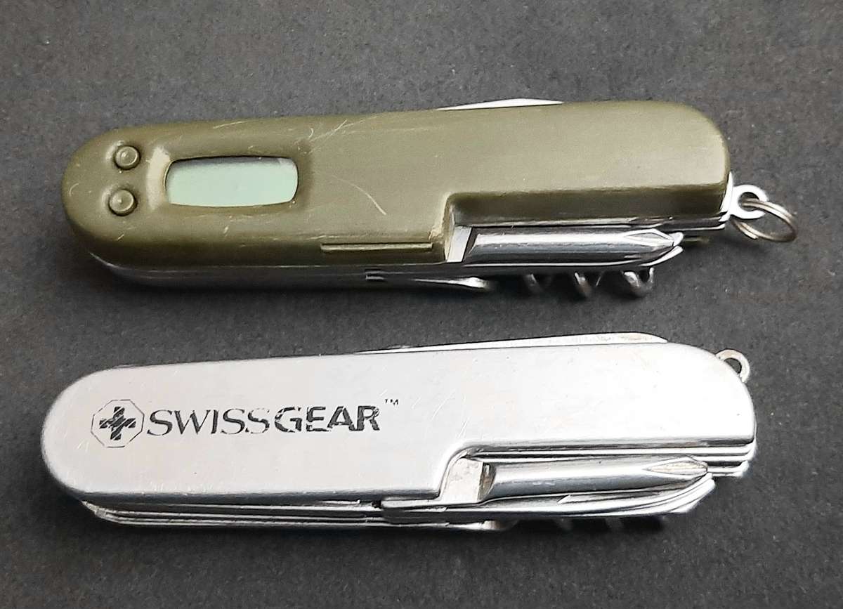 Lot: Swiss Gear & Generic Pocket Knives x2 (Multifunction)