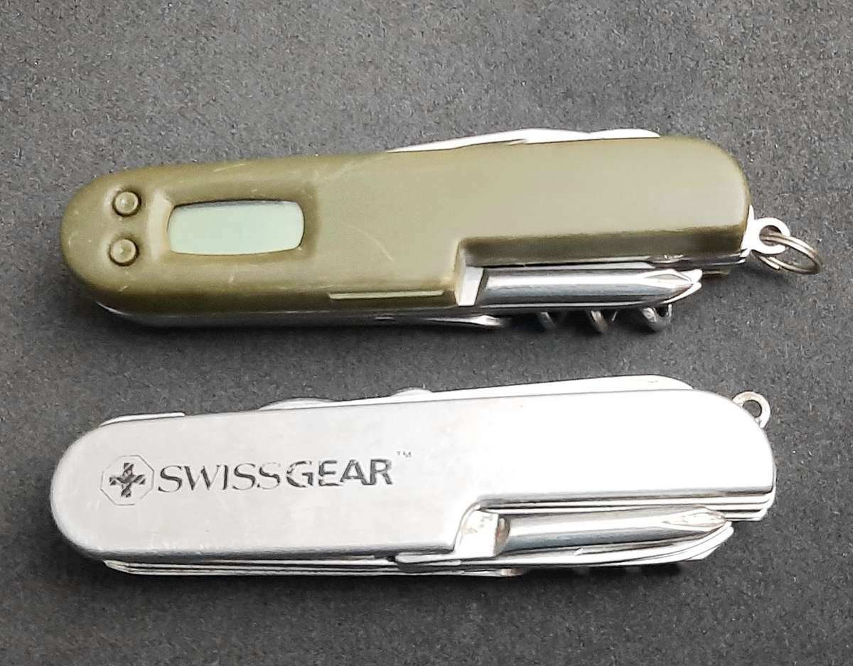 Lot: Swiss Gear & Generic Pocket Knives x2 (Multifunction)