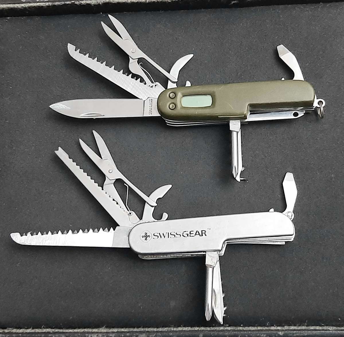 Lot: Swiss Gear & Generic Pocket Knives x2 (Multifunction)