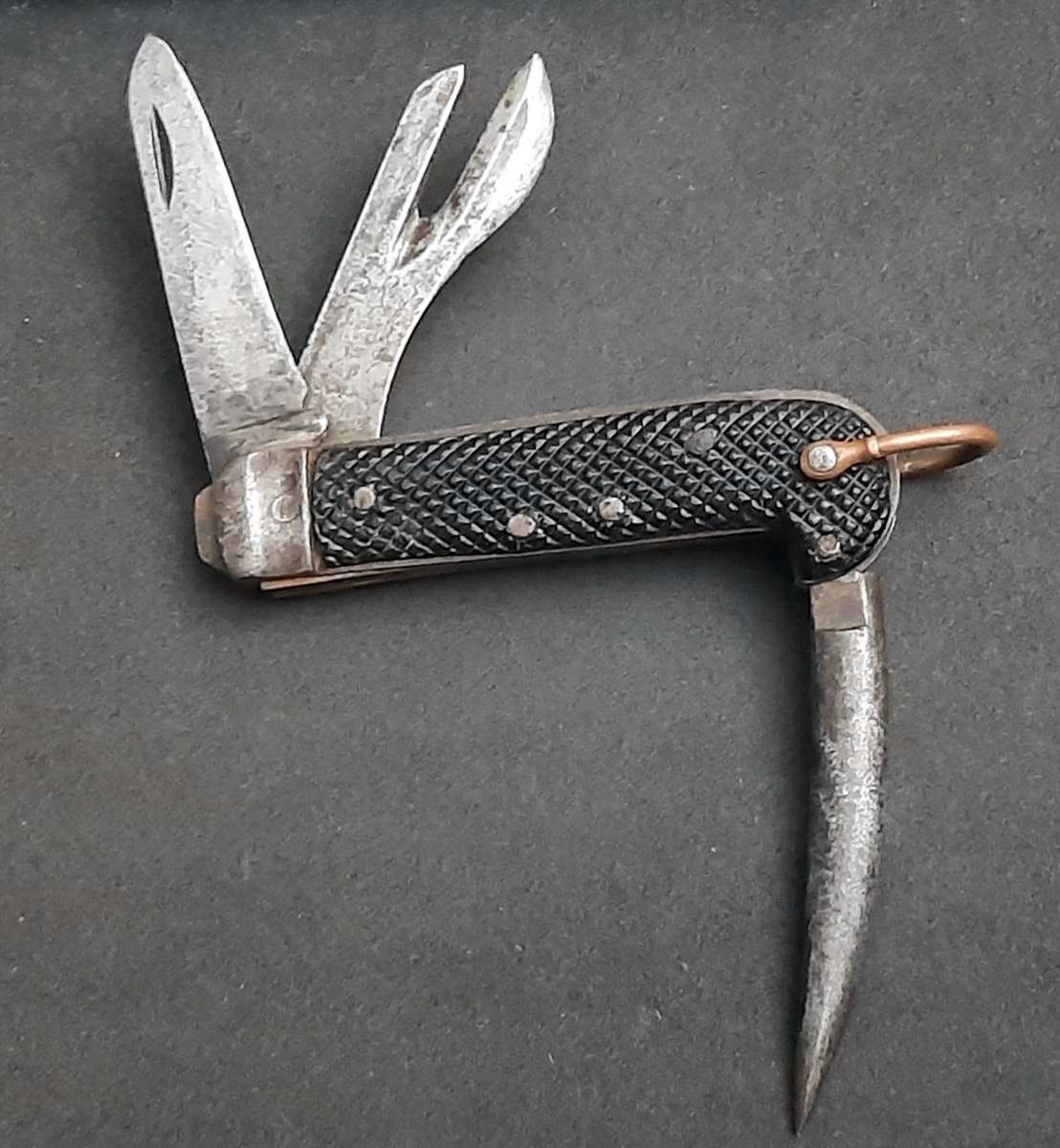 **WW2 : British Army/ Rhodesian Jack Knife w/ Bexoid Grips (1940)**