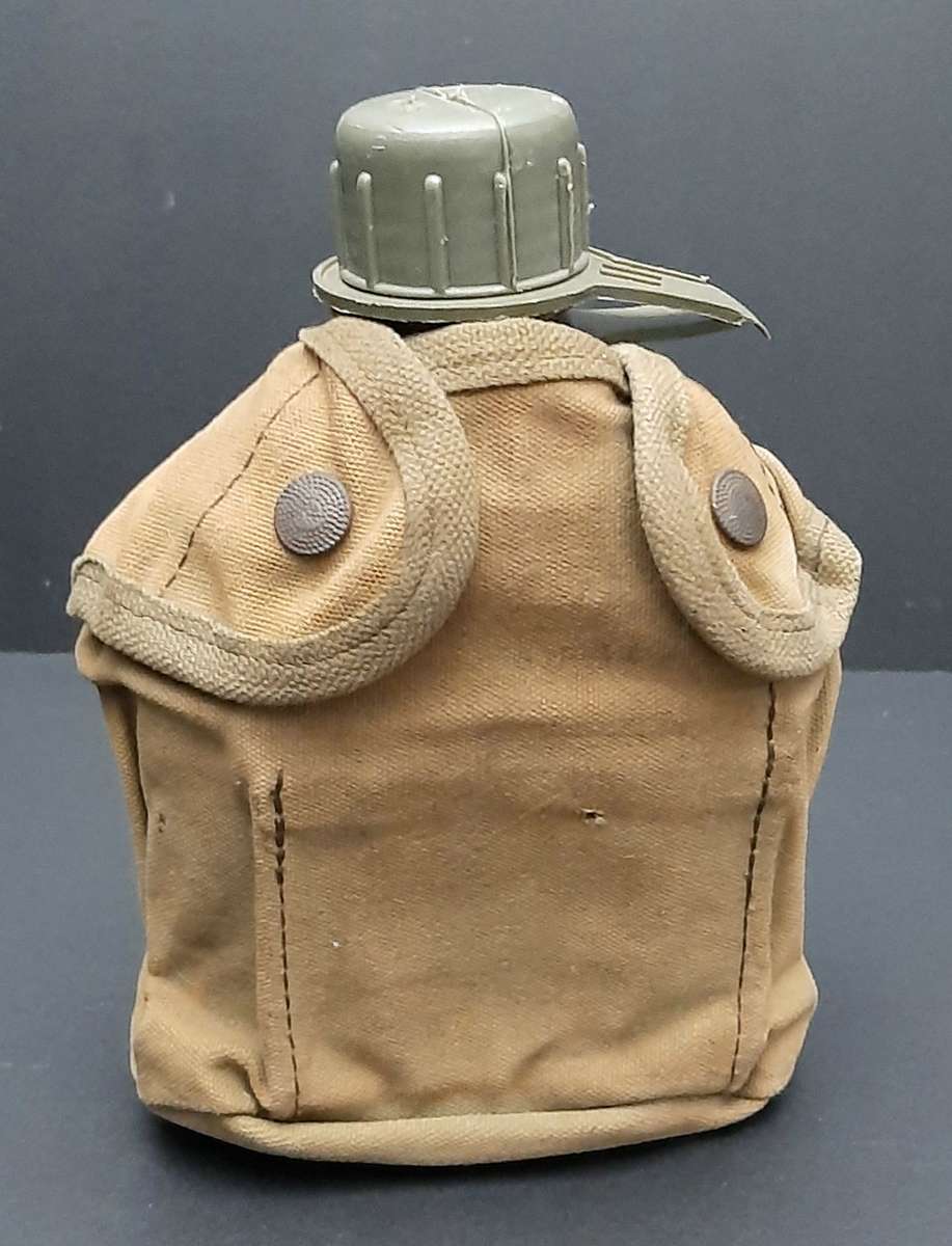 **Border War : 1980s SWAPOL Patt.70 Webbing Canteen Cover w/ Waterbottle (No Cup).**