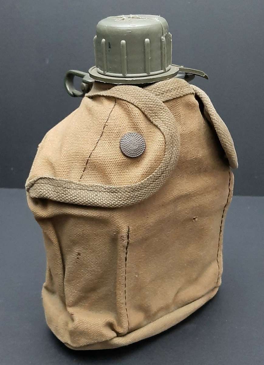 **Border War : 1980s SWAPOL Patt.70 Webbing Canteen Cover w/ Waterbottle (No Cup).**