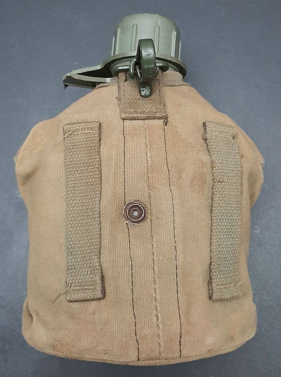**Border War : 1980s SWAPOL Patt.70 Webbing Canteen Cover w/ Waterbottle (No Cup).**