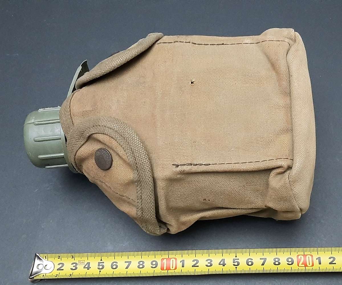 **Border War : 1980s SWAPOL Patt.70 Webbing Canteen Cover w/ Waterbottle (No Cup).**