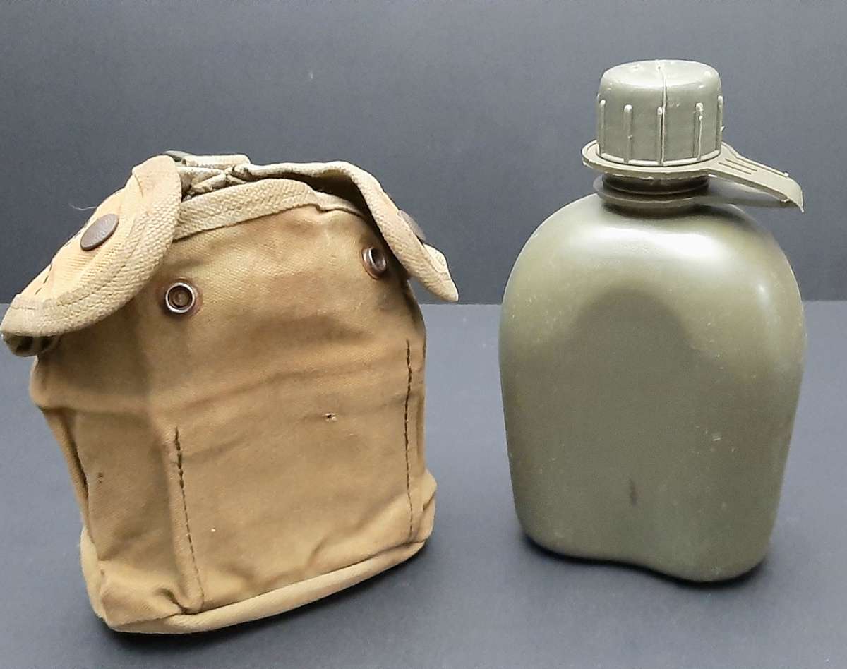 **Border War : 1980s SWAPOL Patt.70 Webbing Canteen Cover w/ Waterbottle (No Cup).**