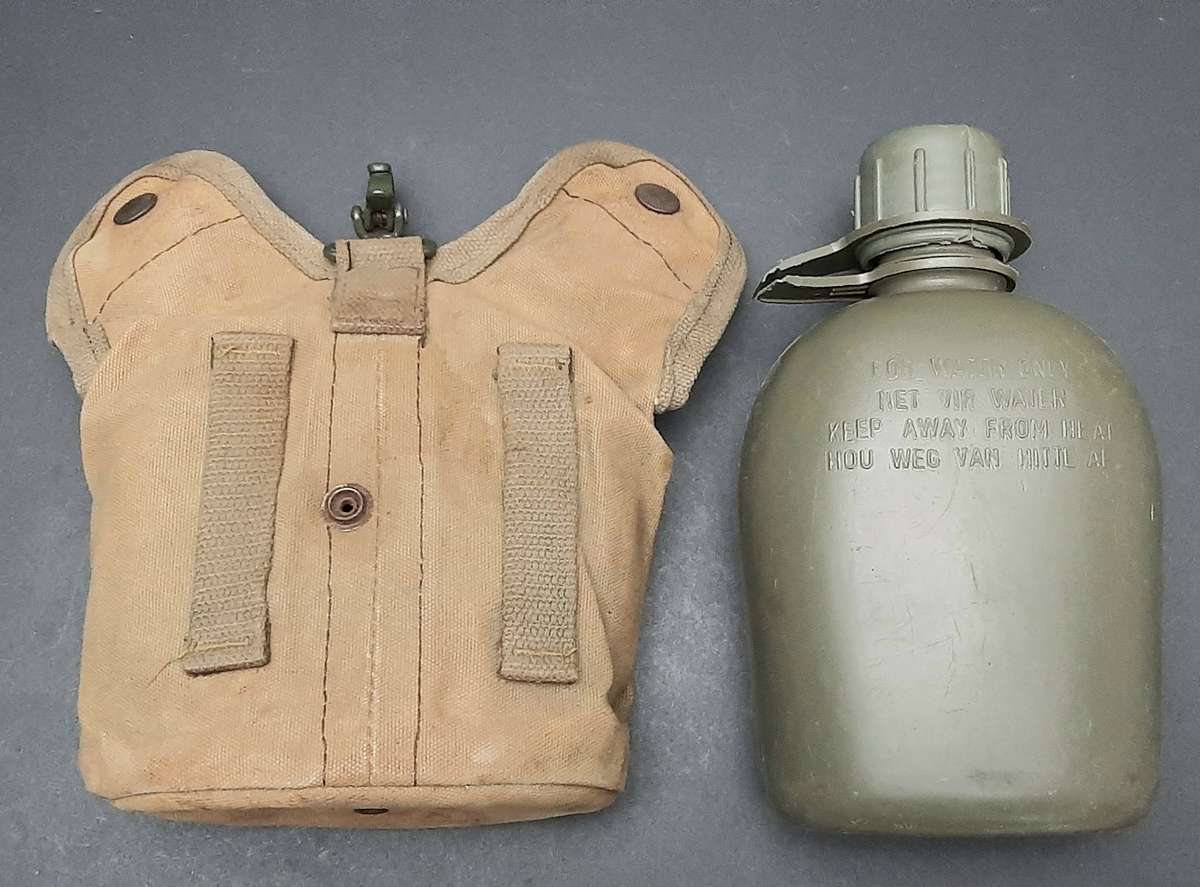 **Border War : 1980s SWAPOL Patt.70 Webbing Canteen Cover w/ Waterbottle (No Cup).**