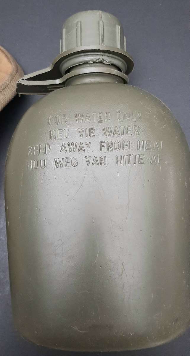 **Border War : 1980s SWAPOL Patt.70 Webbing Canteen Cover w/ Waterbottle (No Cup).**