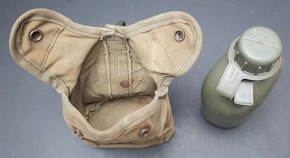 **Border War : 1980s SWAPOL Patt.70 Webbing Canteen Cover w/ Waterbottle (No Cup).**