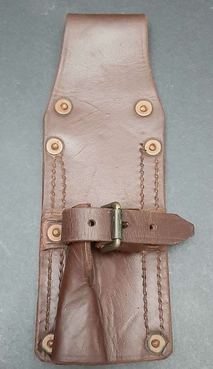 ** 1960s SADF : Early FN FAL Leather Bayonet Frog ( Union Marked).**