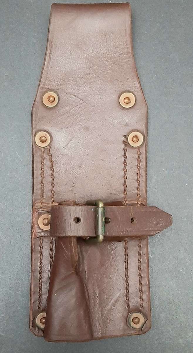 ** 1960s SADF : Early FN FAL Leather Bayonet Frog ( Union Marked).**