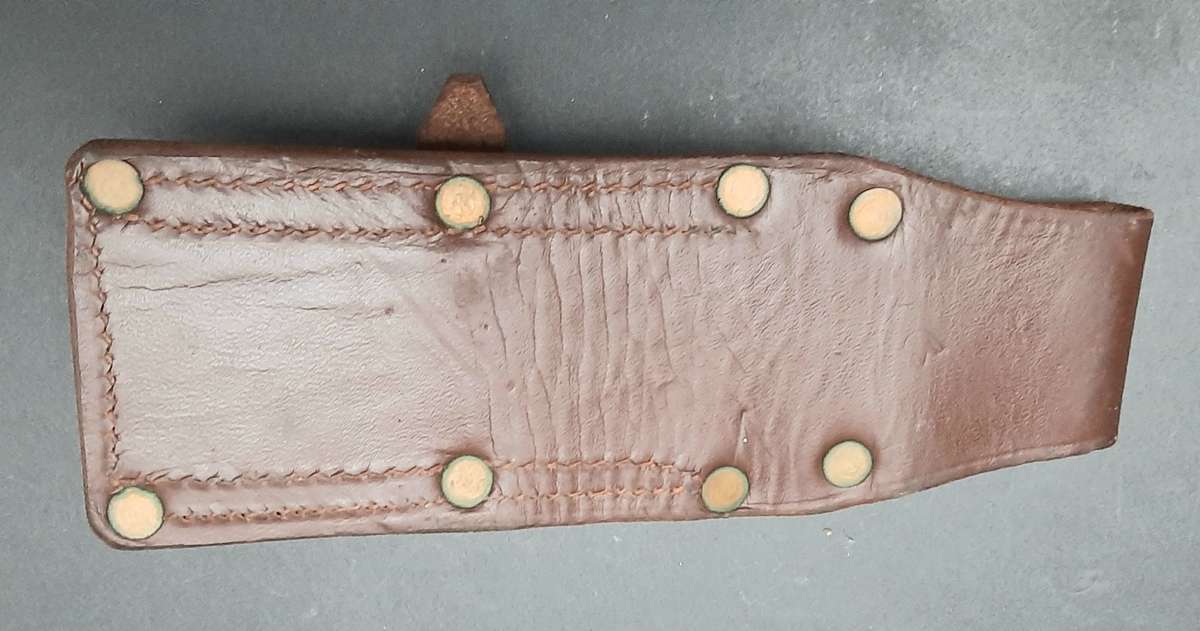 ** 1960s SADF : Early FN FAL Leather Bayonet Frog ( Union Marked).**