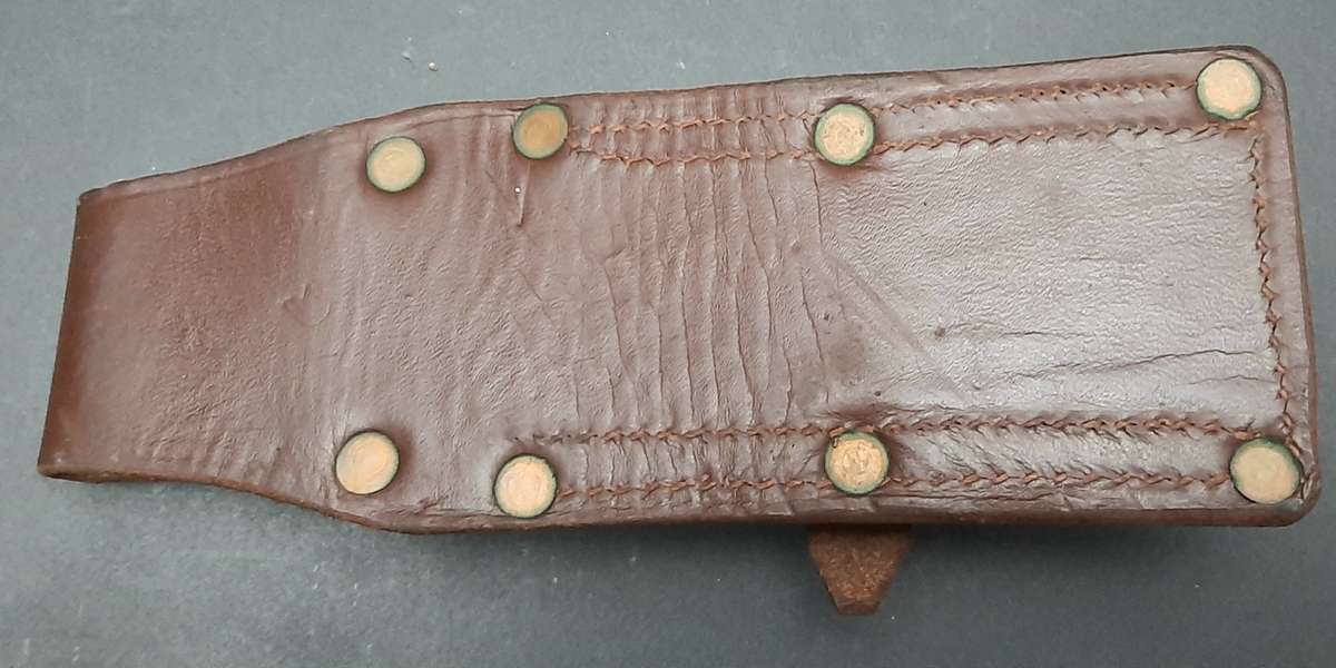 ** 1960s SADF : Early FN FAL Leather Bayonet Frog ( Union Marked).**