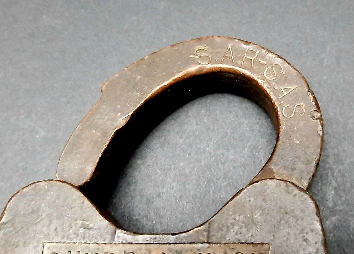 **RARE: 1960s SA Railways Brass Lever Padlock (Chubb, London) NO KEY ***