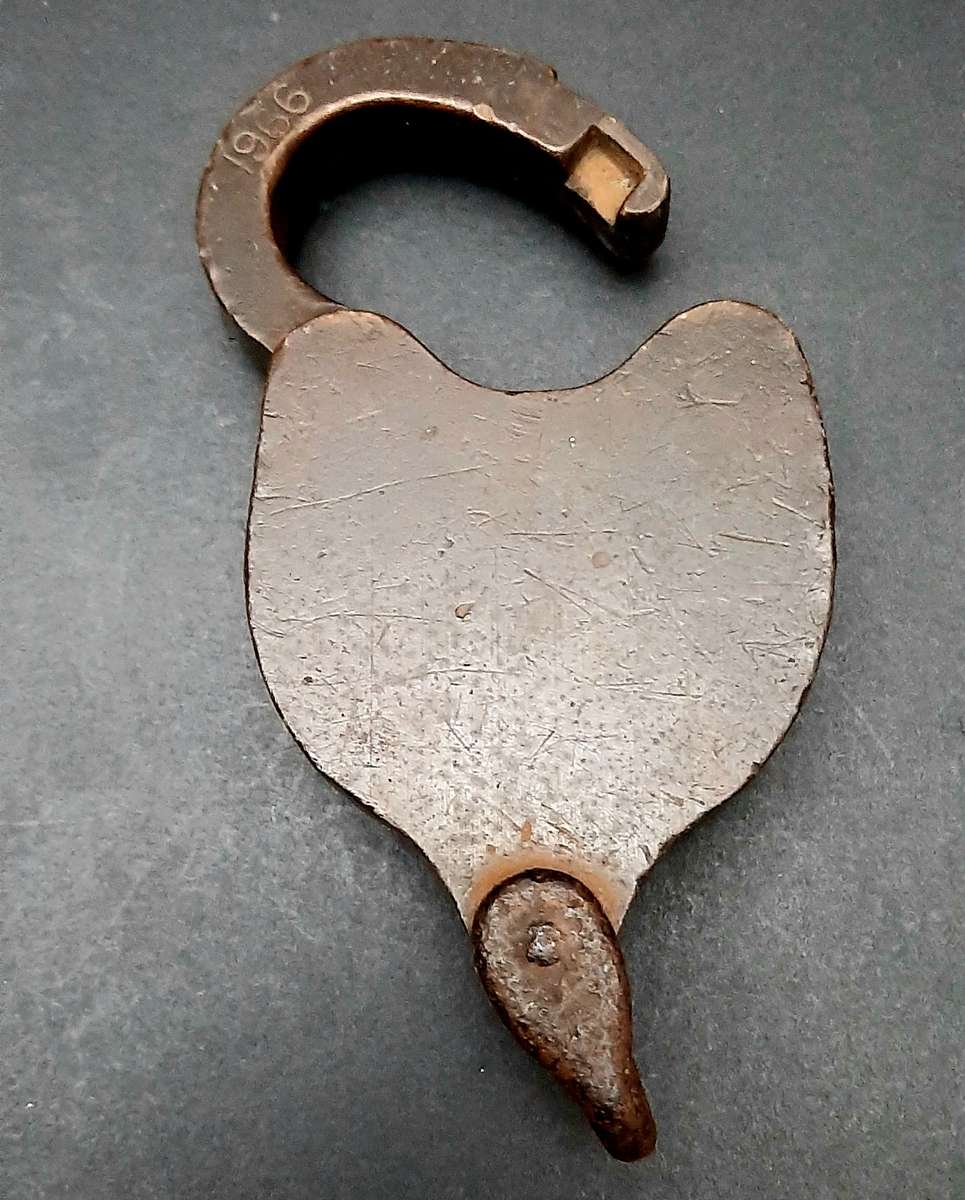 **RARE: 1960s SA Railways Brass Lever Padlock (Chubb, London) NO KEY ***