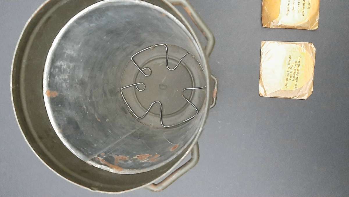 Rare WW2 German GM38 'Gasmasken Büchse' Canister with Lenses (Att. Jäger)