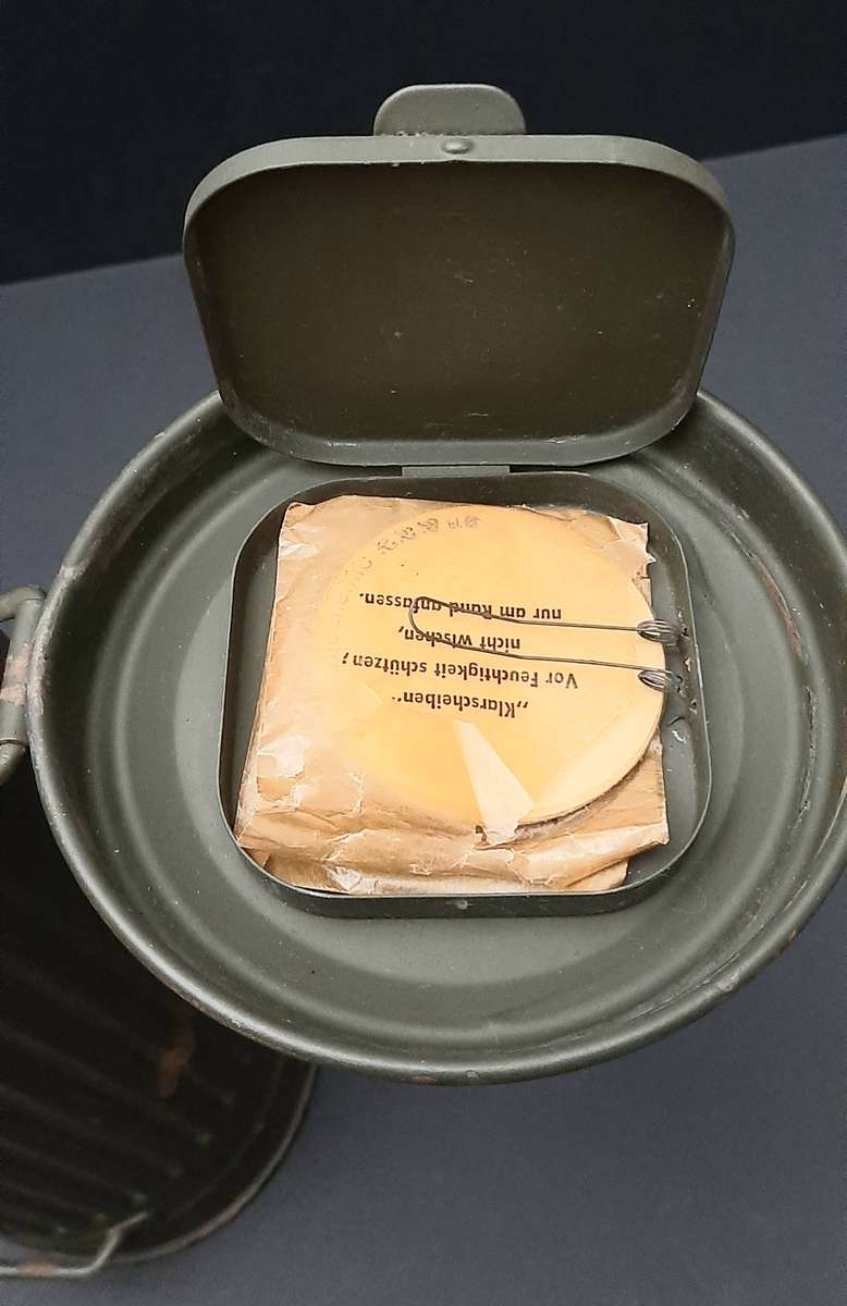 Rare WW2 German GM38 'Gasmasken Büchse' Canister with Lenses (Att. Jäger)