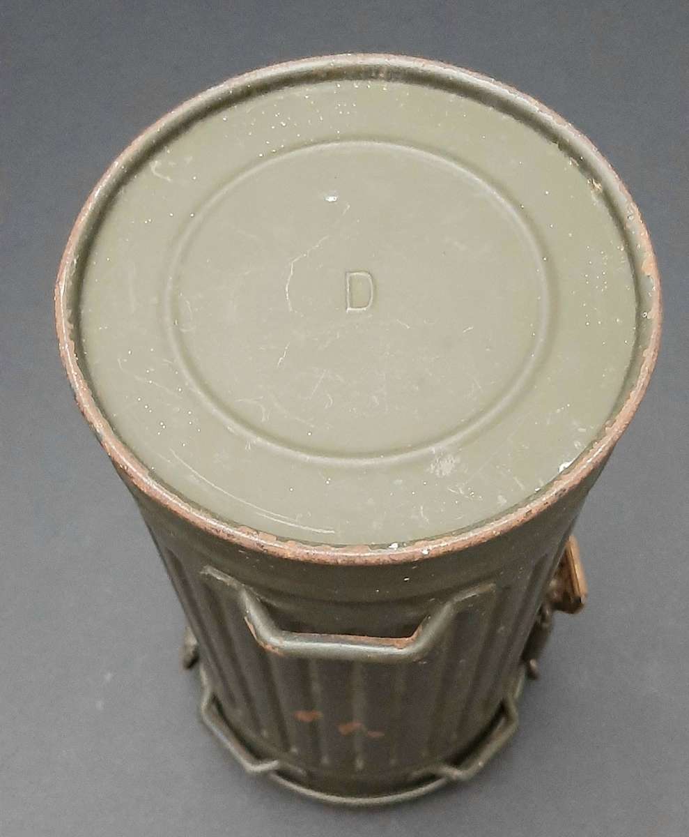 Rare WW2 German GM38 'Gasmasken Büchse' Canister with Lenses (Att. Jäger)