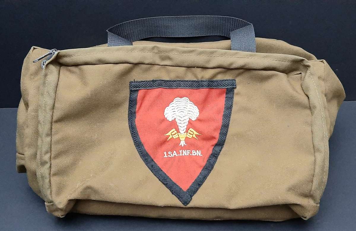 **Border War : 1980s SADF Large Nutria 1 S.A.I. Kit Bag w/ Unit Insignia (48 x 34 x 40cm)**