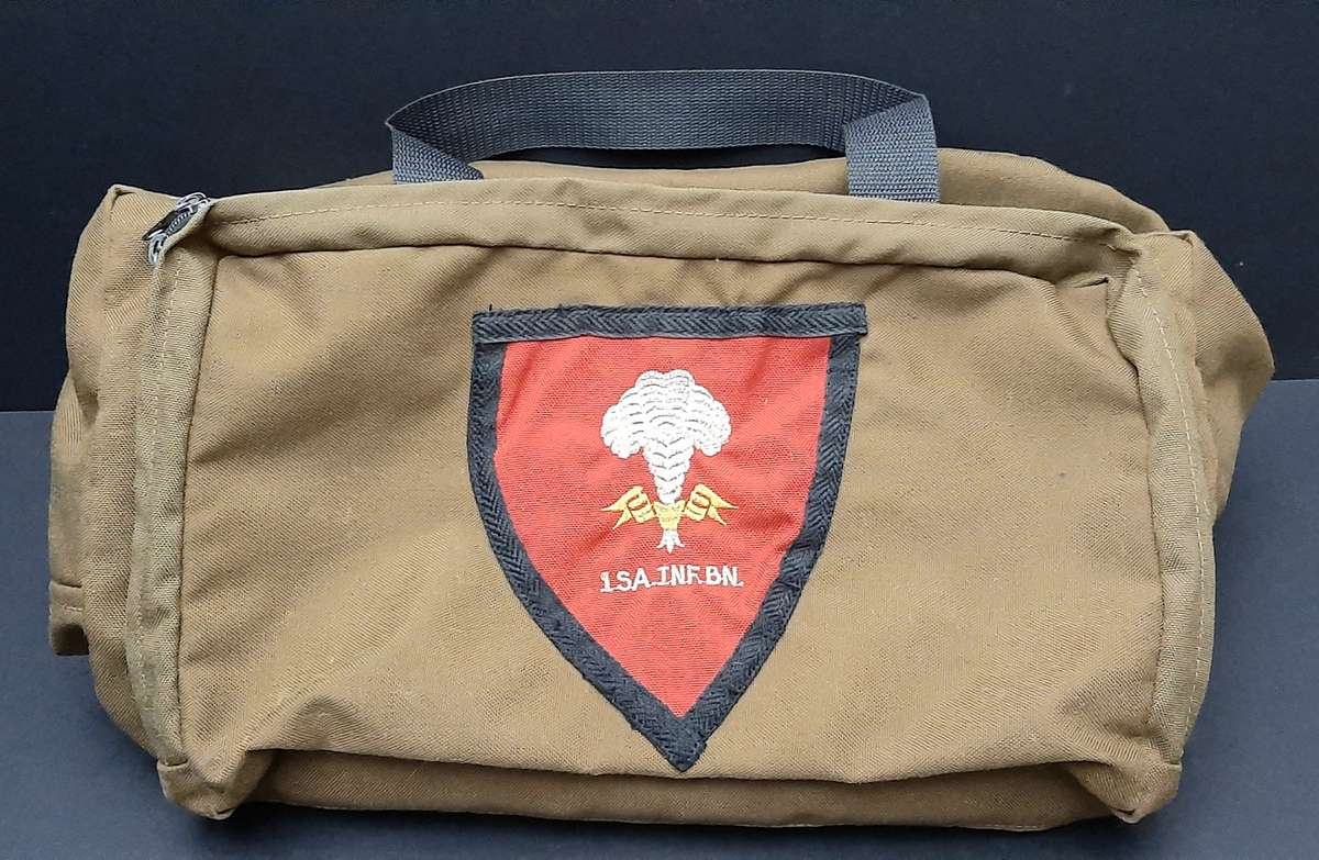 **Border War : 1980s SADF Large Nutria 1 S.A.I. Kit Bag w/ Unit Insignia (48 x 34 x 40cm)**