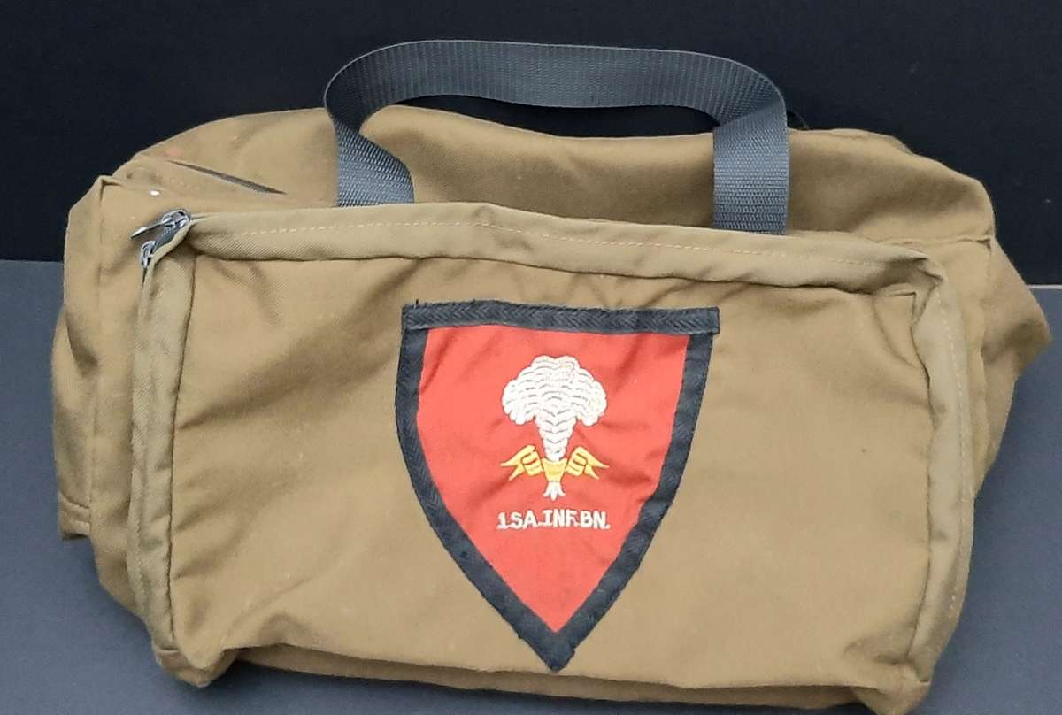**Border War : 1980s SADF Large Nutria 1 S.A.I. Kit Bag w/ Unit Insignia (48 x 34 x 40cm)**