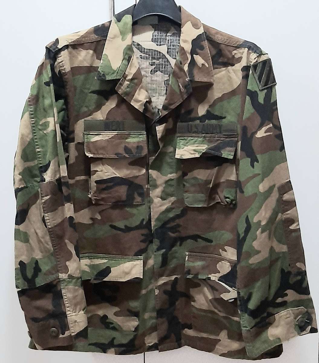 1990s U.S. Army: M81 Woodland Camouflage F/dress L/S  Shirt w/ 3rd Inf. Insignia (Large).