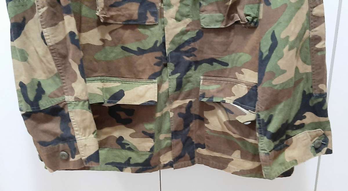 1990s U.S. Army: M81 Woodland Camouflage F/dress L/S  Shirt w/ 3rd Inf. Insignia (Large).