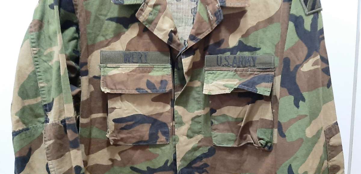 1990s U.S. Army: M81 Woodland Camouflage F/dress L/S  Shirt w/ 3rd Inf. Insignia (Large).