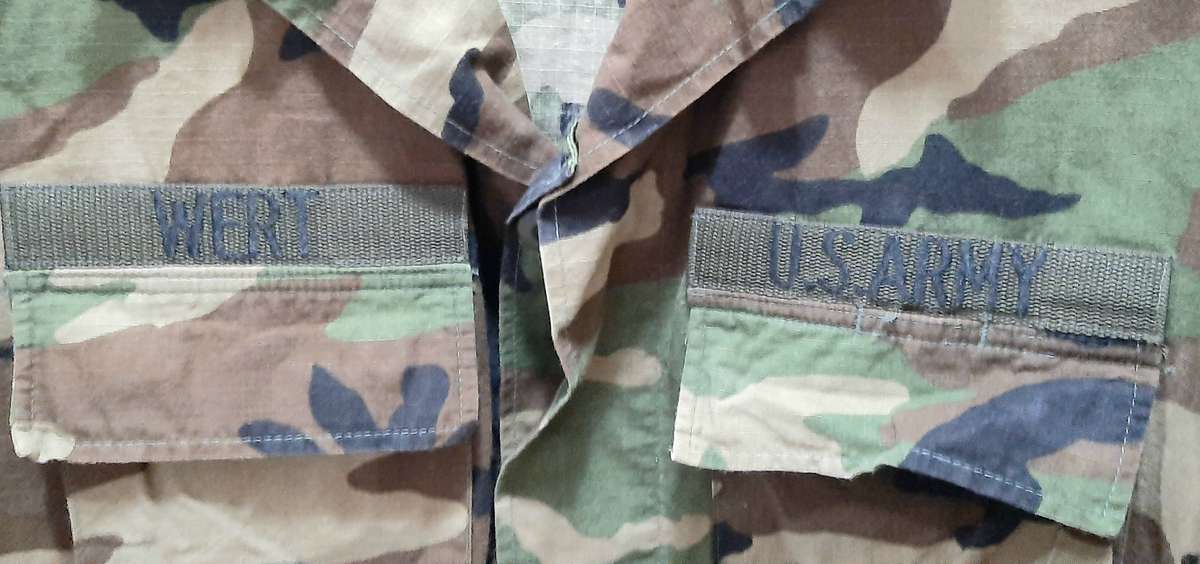 1990s U.S. Army: M81 Woodland Camouflage F/dress L/S  Shirt w/ 3rd Inf. Insignia (Large).