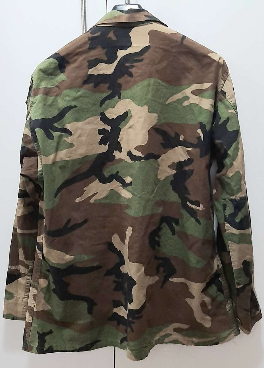 1990s U.S. Army: M81 Woodland Camouflage F/dress L/S  Shirt w/ 3rd Inf. Insignia (Large).