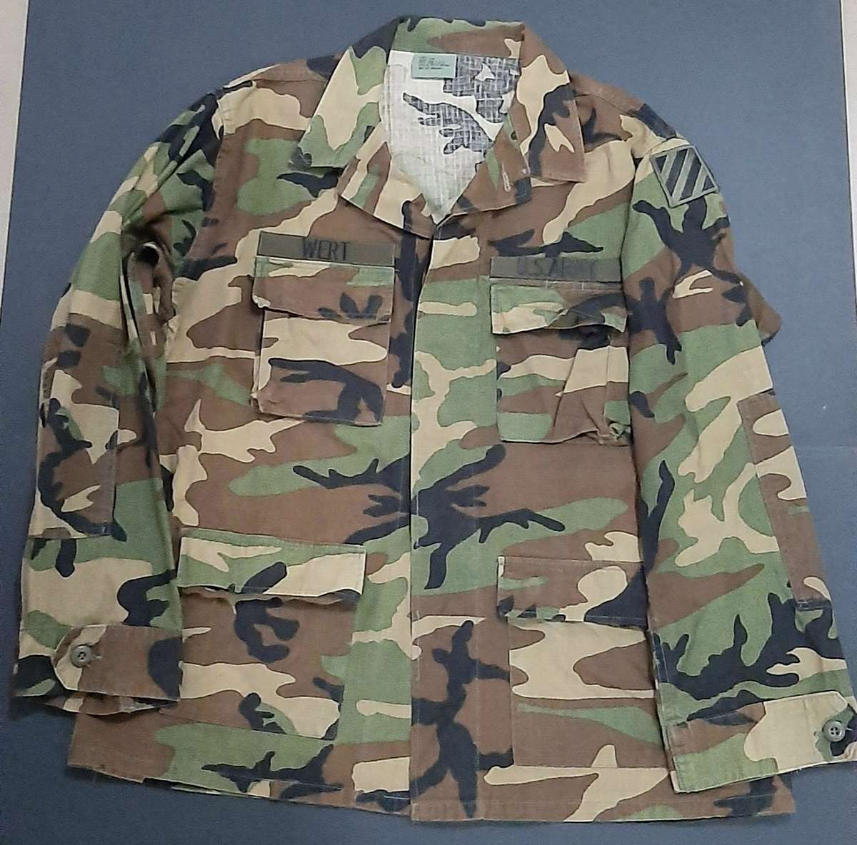 1990s U.S. Army: M81 Woodland Camouflage F/dress L/S  Shirt w/ 3rd Inf. Insignia (Large).