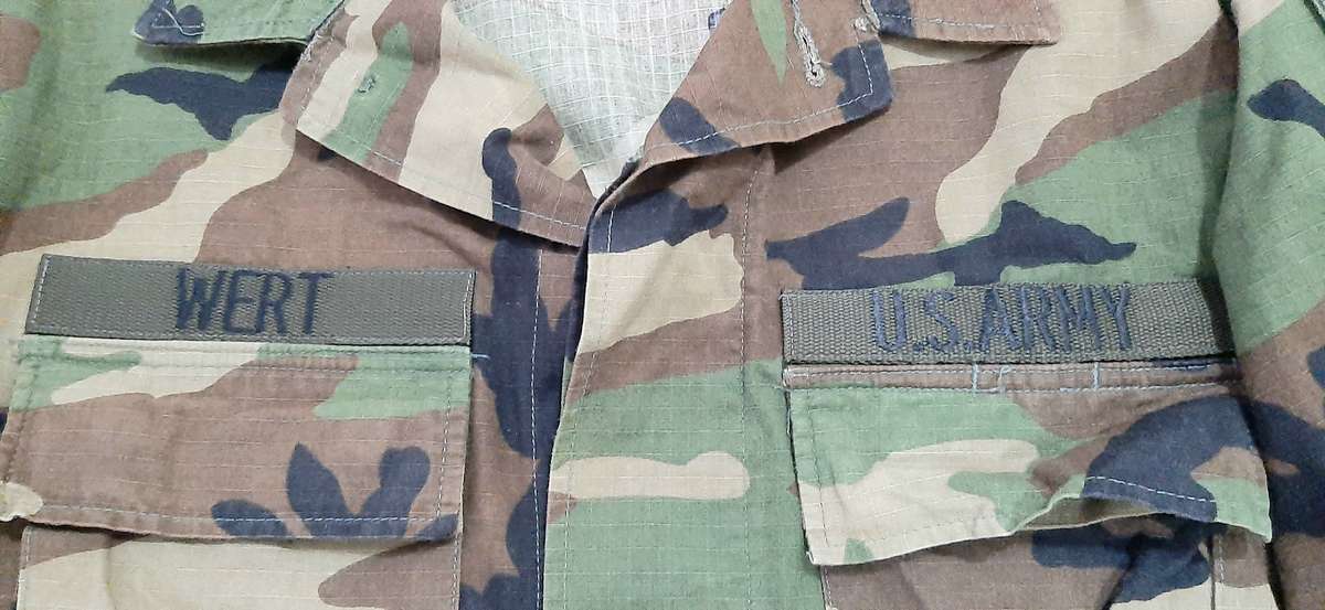 1990s U.S. Army: M81 Woodland Camouflage F/dress L/S  Shirt w/ 3rd Inf. Insignia (Large).