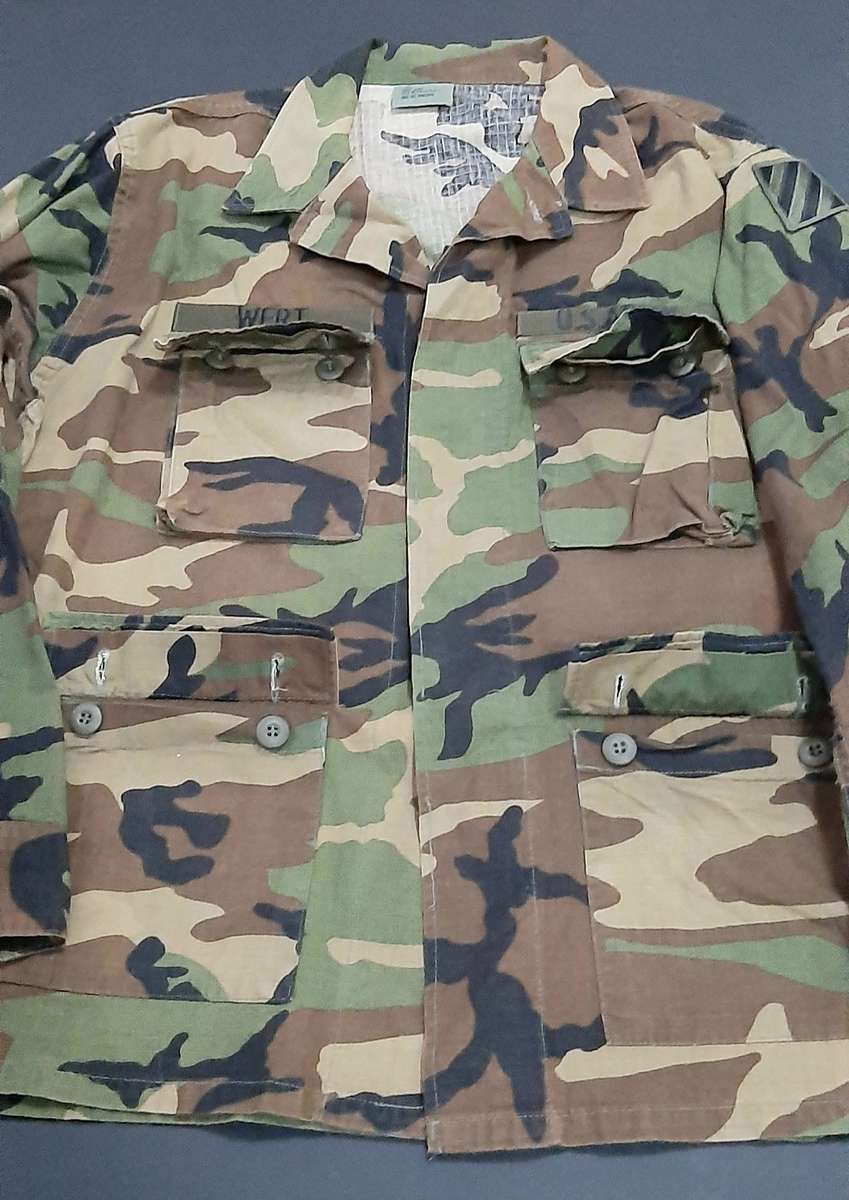 1990s U.S. Army: M81 Woodland Camouflage F/dress L/S  Shirt w/ 3rd Inf. Insignia (Large).