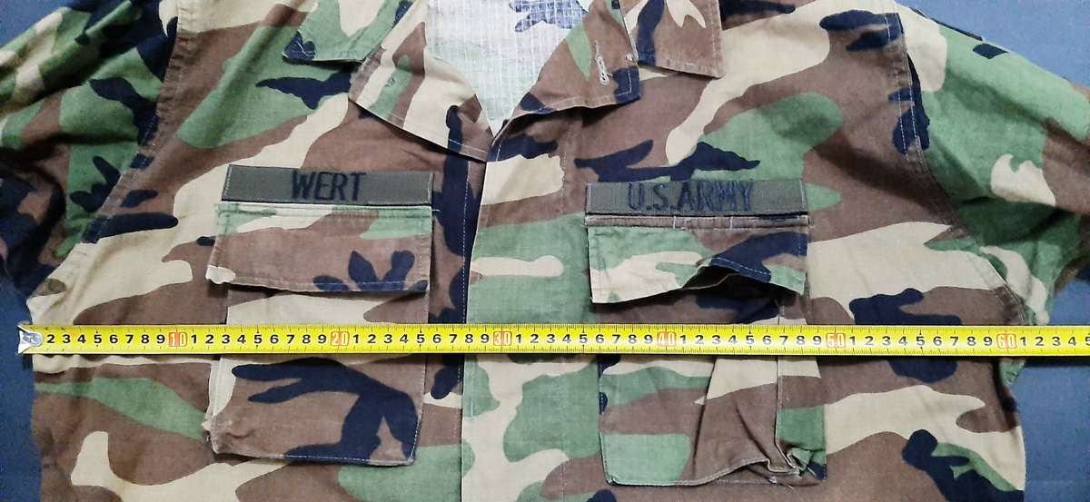 1990s U.S. Army: M81 Woodland Camouflage F/dress L/S  Shirt w/ 3rd Inf. Insignia (Large).