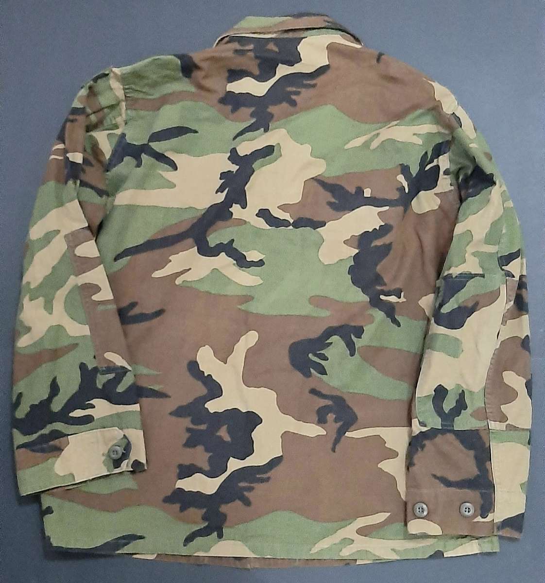 1990s U.S. Army: M81 Woodland Camouflage F/dress L/S  Shirt w/ 3rd Inf. Insignia (Large).