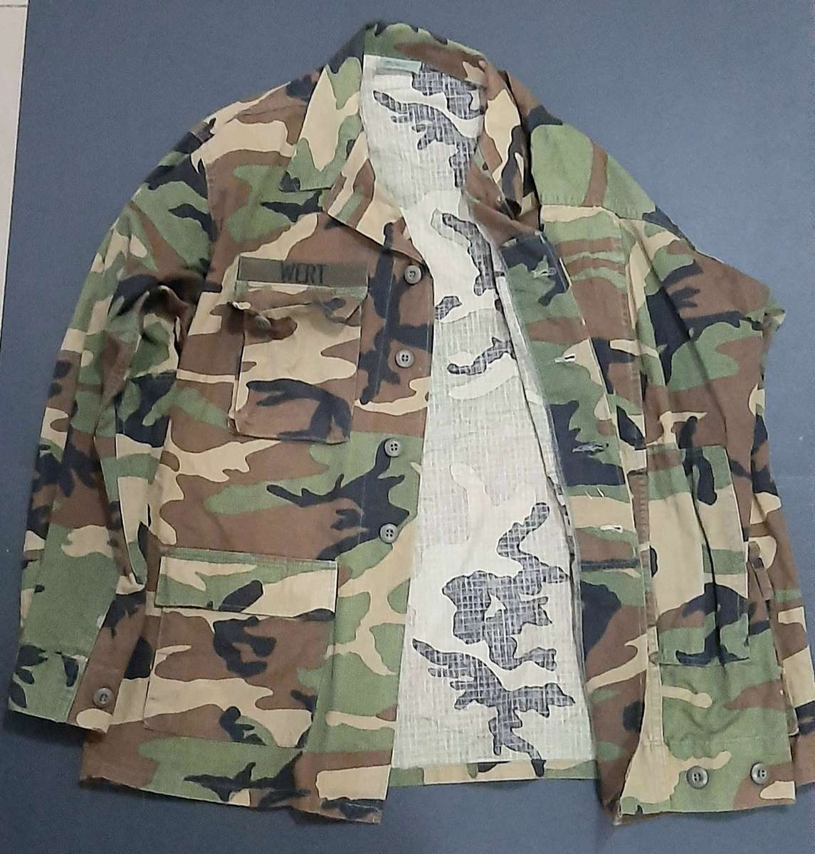 1990s U.S. Army: M81 Woodland Camouflage F/dress L/S  Shirt w/ 3rd Inf. Insignia (Large).