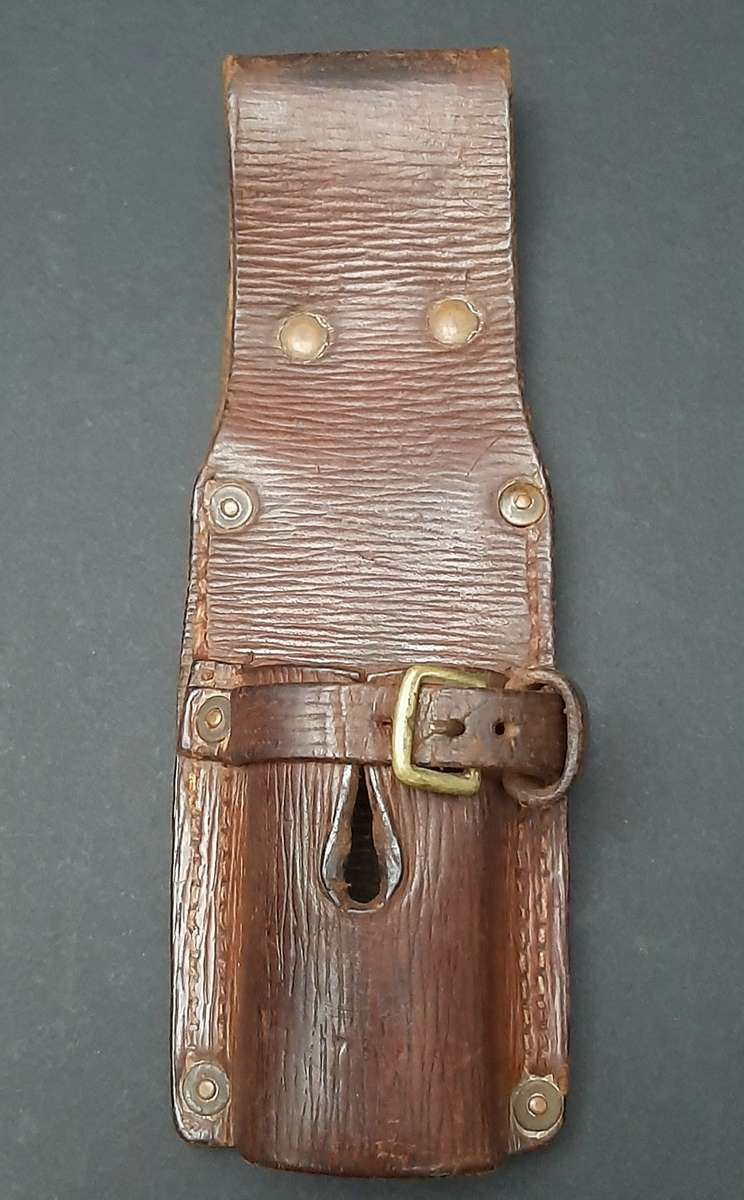 RARE: WW1 UDF/ SAP Patt. 1907 Leather Bayonet Frog (1915, W. Wood & Co.).