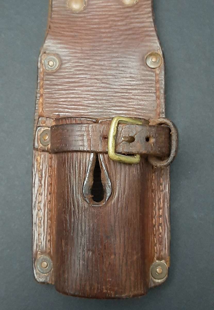 RARE: WW1 UDF/ SAP Patt. 1907 Leather Bayonet Frog (1915, W. Wood & Co.).