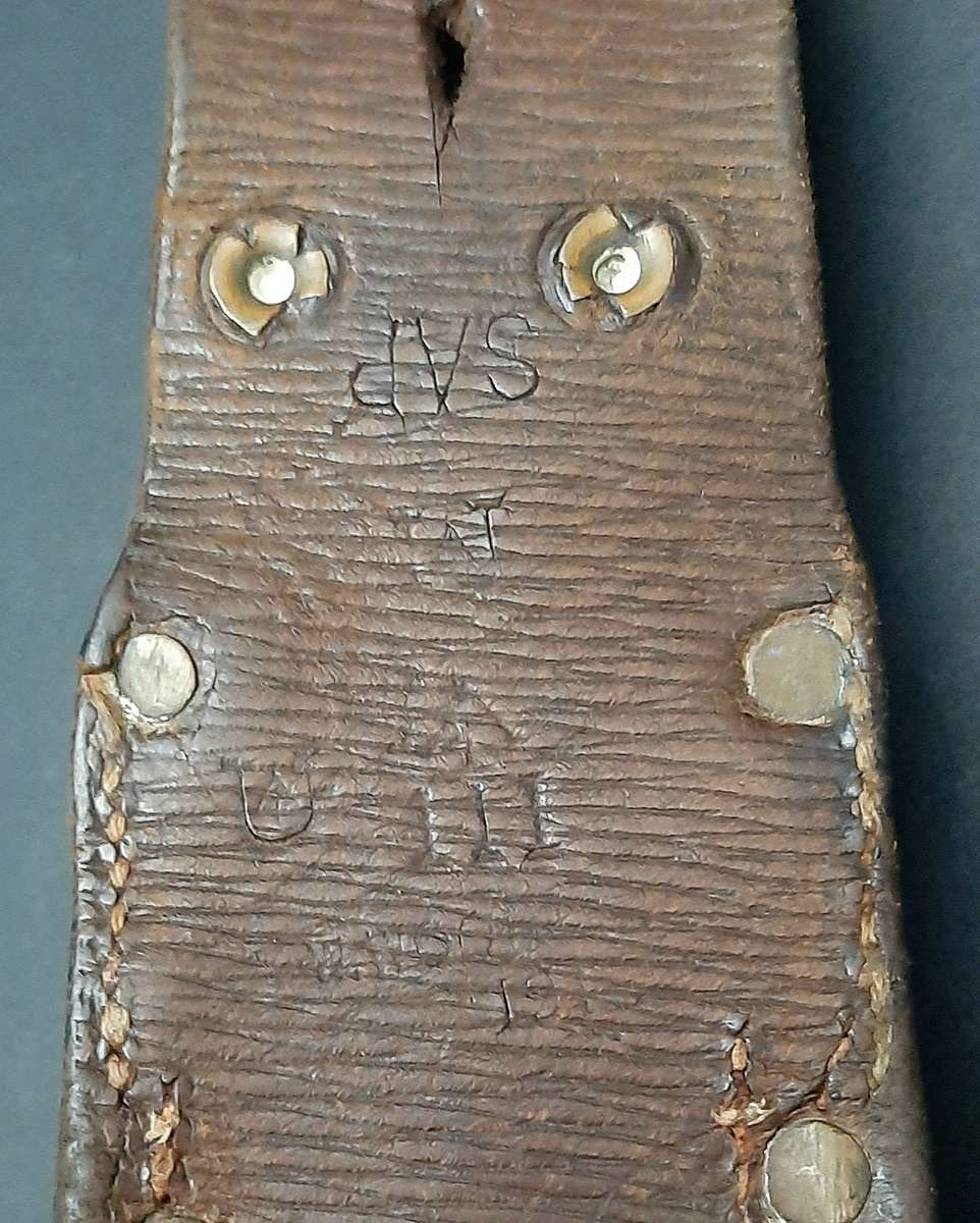 RARE: WW1 UDF/ SAP Patt. 1907 Leather Bayonet Frog (1915, W. Wood & Co.).