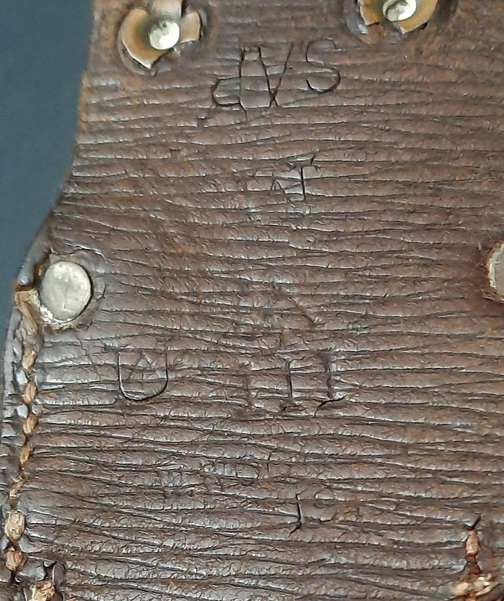 RARE: WW1 UDF/ SAP Patt. 1907 Leather Bayonet Frog (1915, W. Wood & Co.).