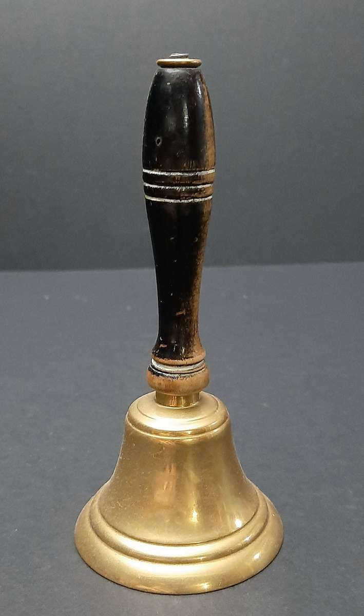 Mid-20th Century: European Brass Dinner Service Bell (12,5cm).