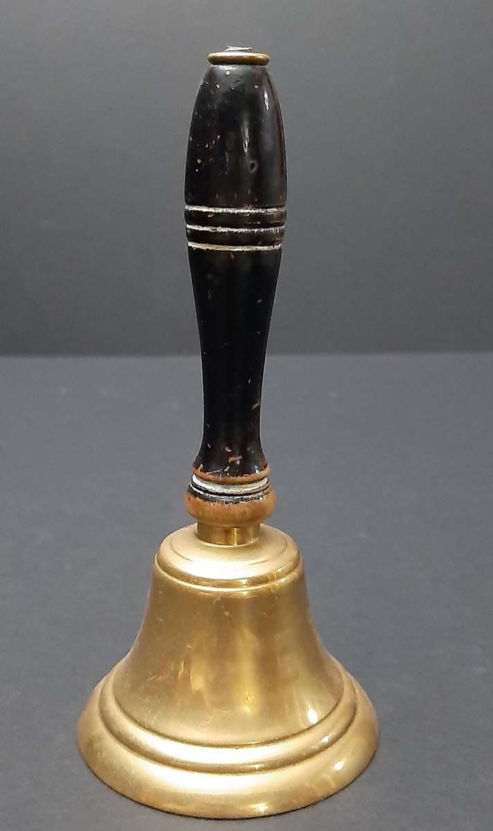 Mid-20th Century: European Brass Dinner Service Bell (12,5cm).