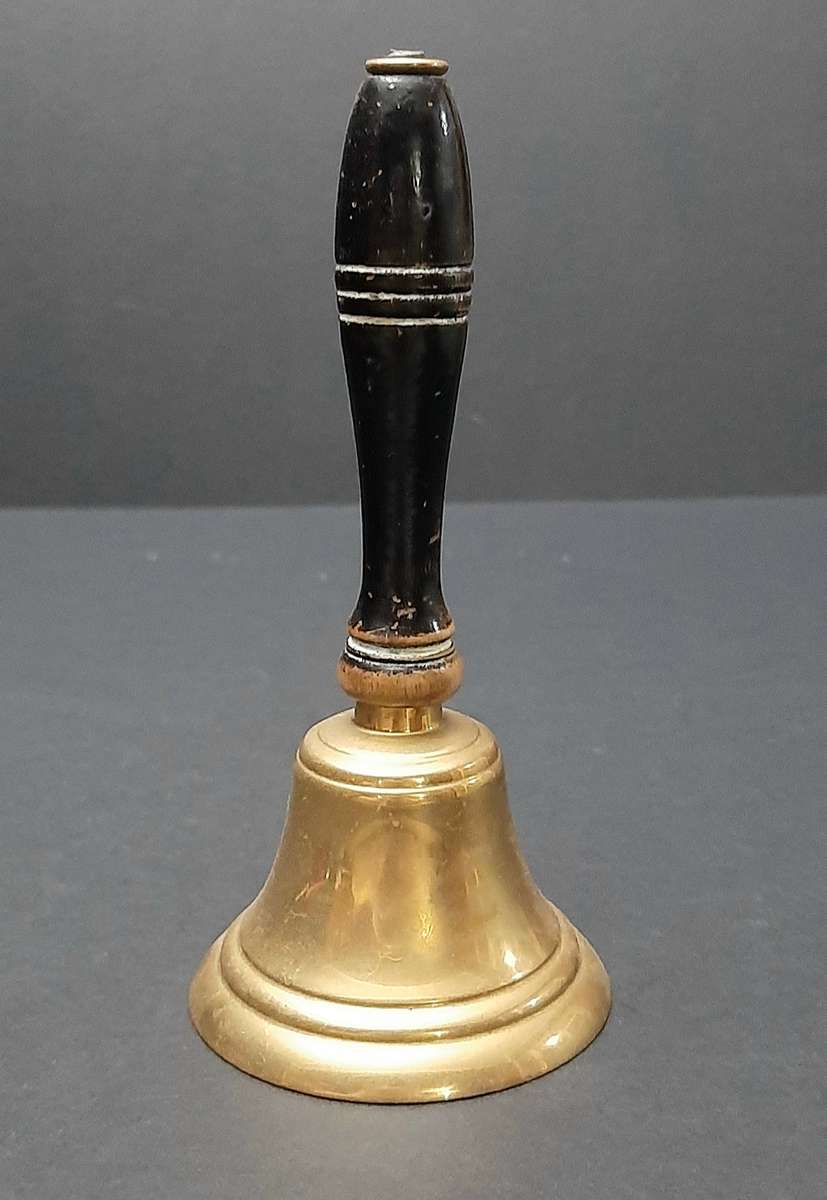 Mid-20th Century: European Brass Dinner Service Bell (12,5cm).